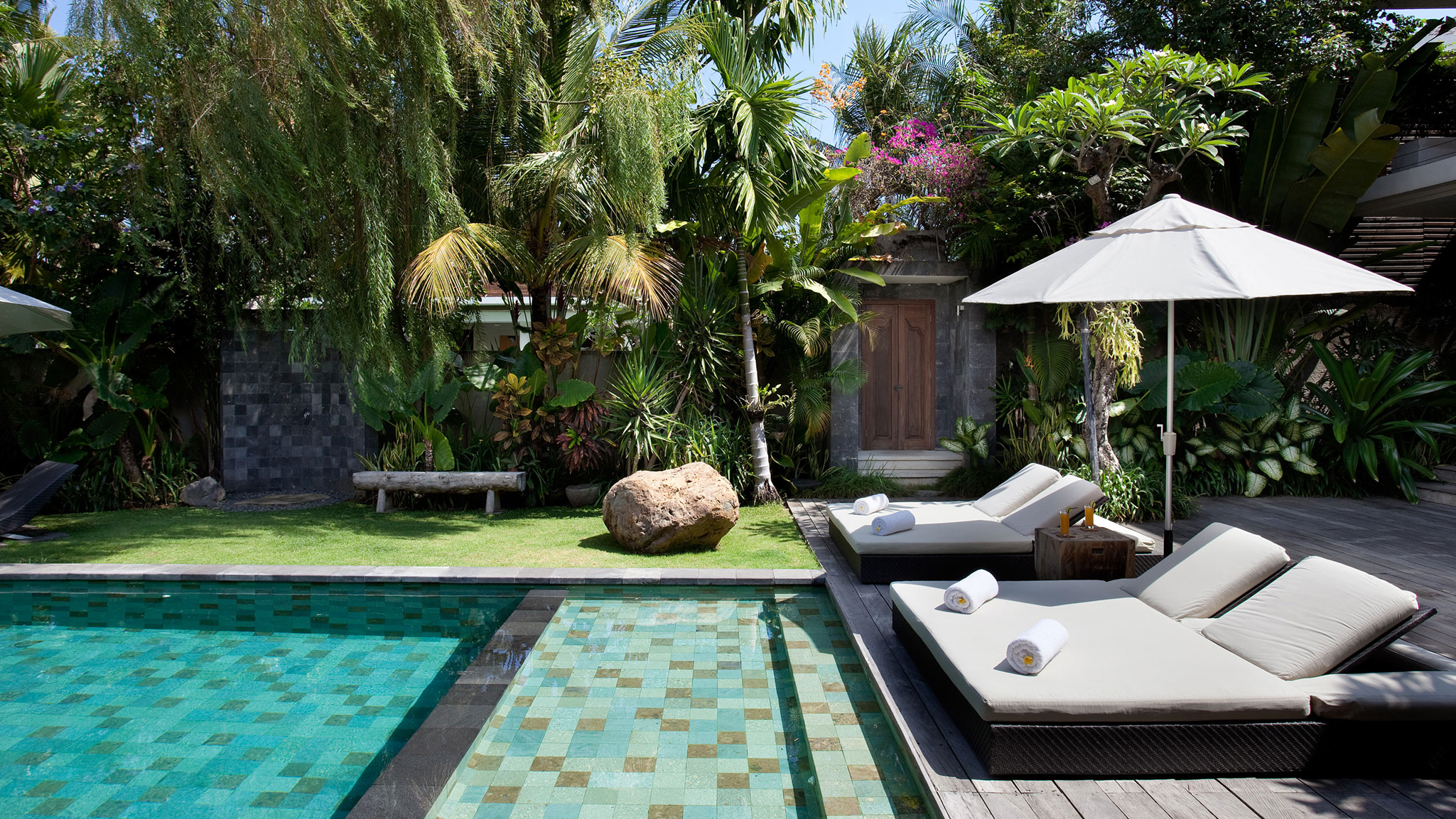 Villa Sarasvati - Sunloungers by the pool Villa Sarasvati - Sunloungers by the pool